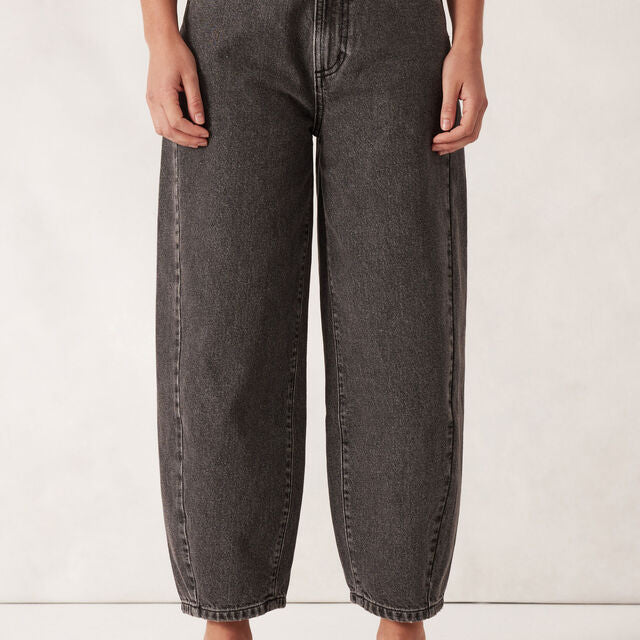 Tapered Barrel Jeans - Faded Black