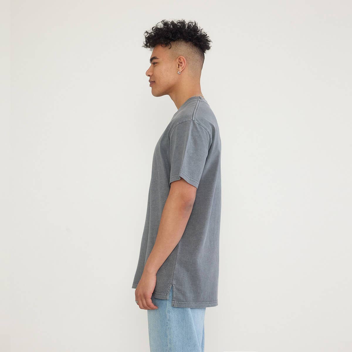 She'll Be Right Slang Tee in Charcoal