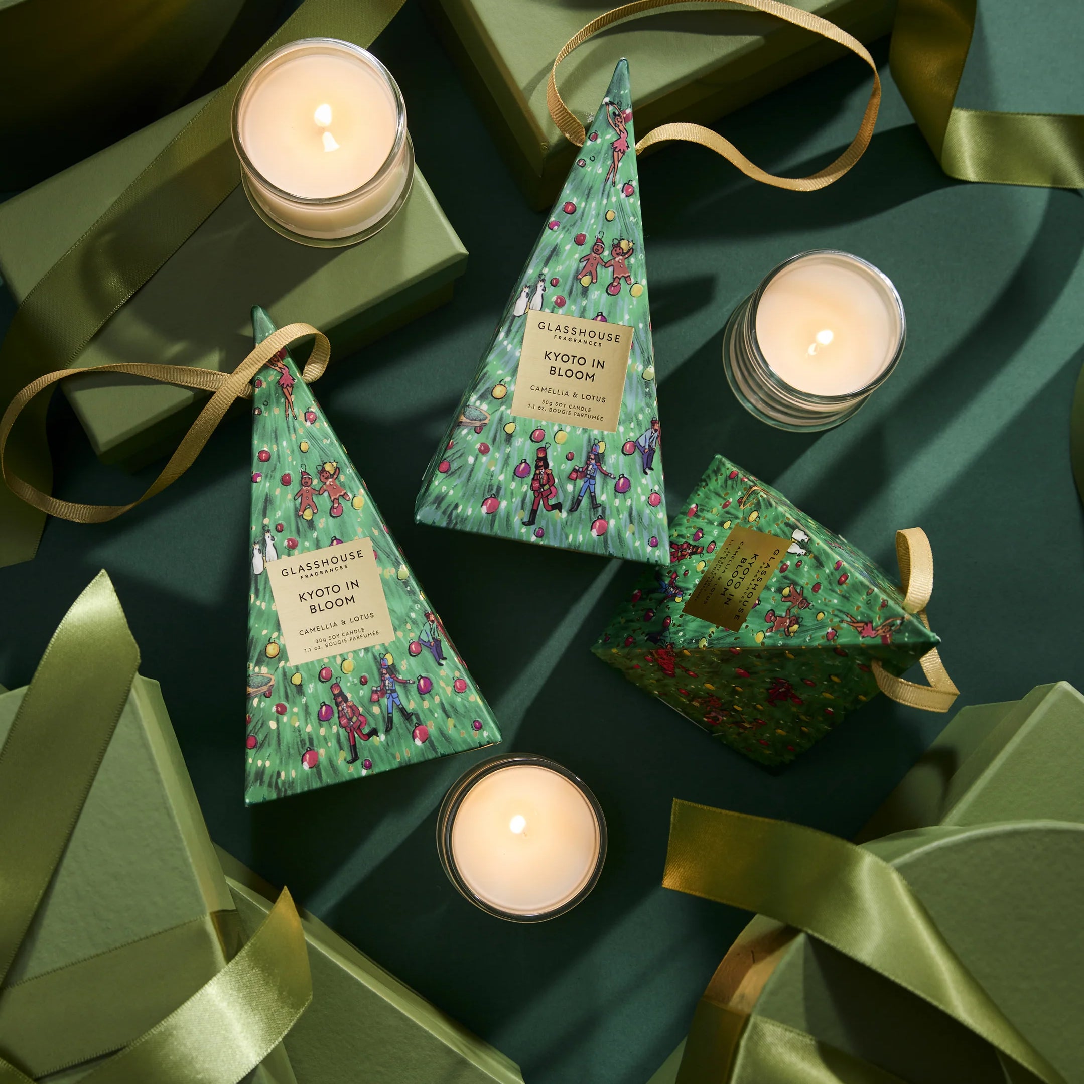 Glasshouse - 30gm Christmas Bauble Candle - Kyoto In Bloom