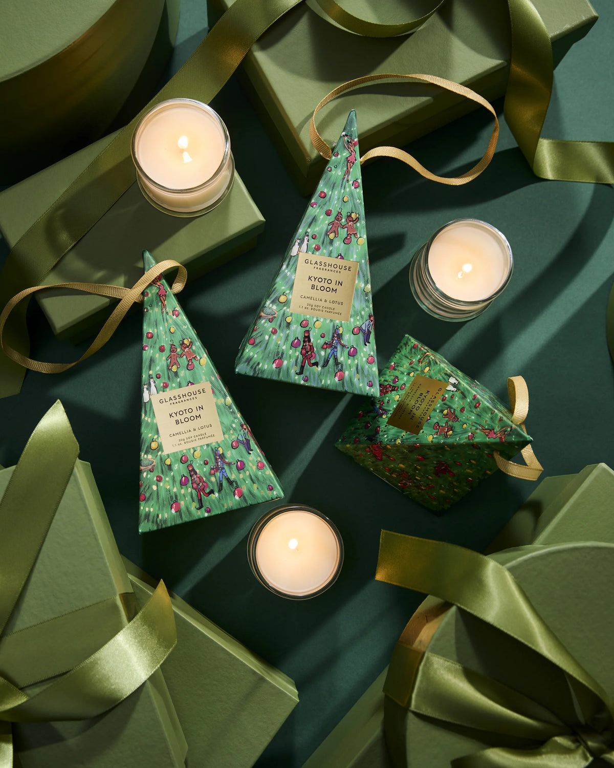 Glasshouse - 30gm Christmas Bauble Candle - Kyoto In Bloom