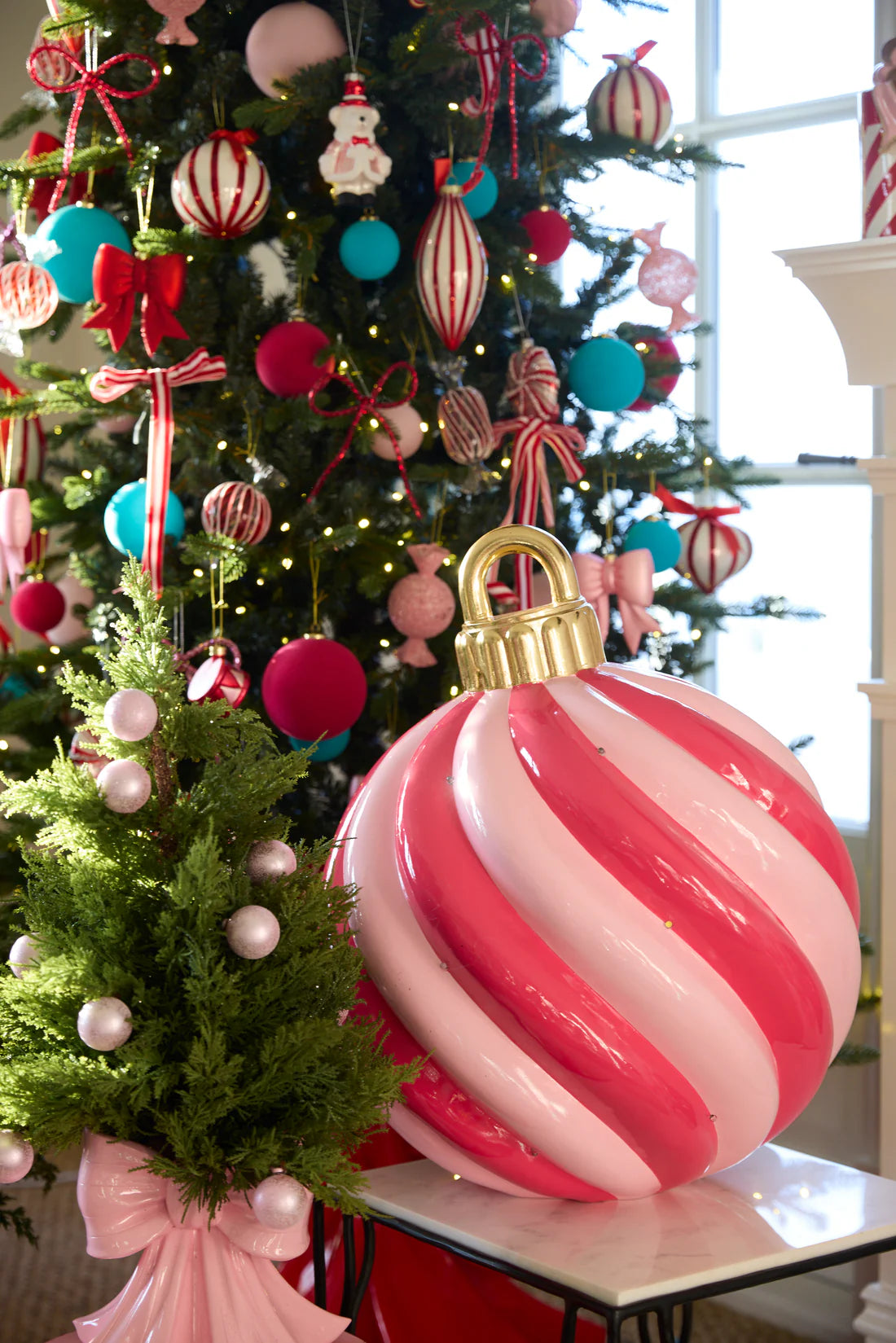 LED Pink Swirl Bauble Decor