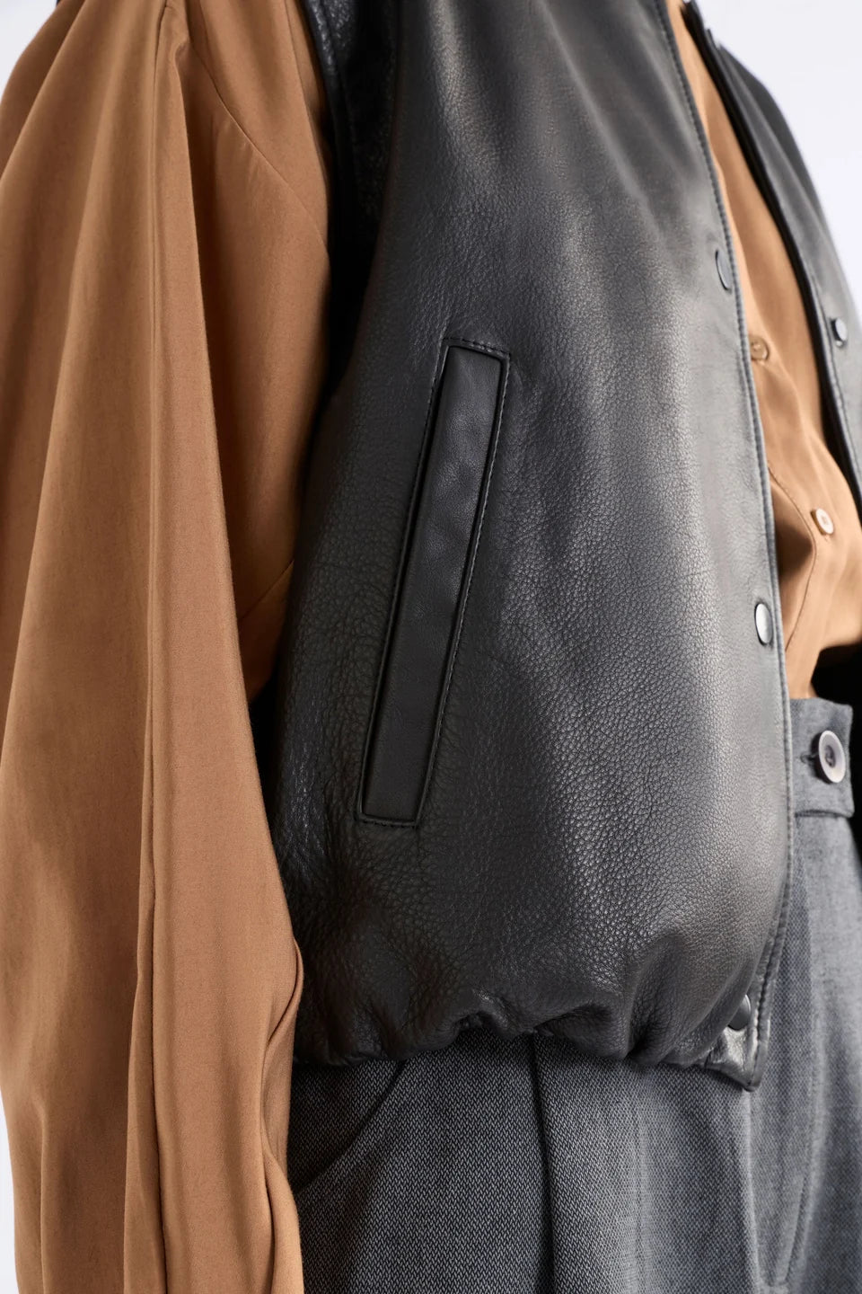 Striind Vest - Black Leather