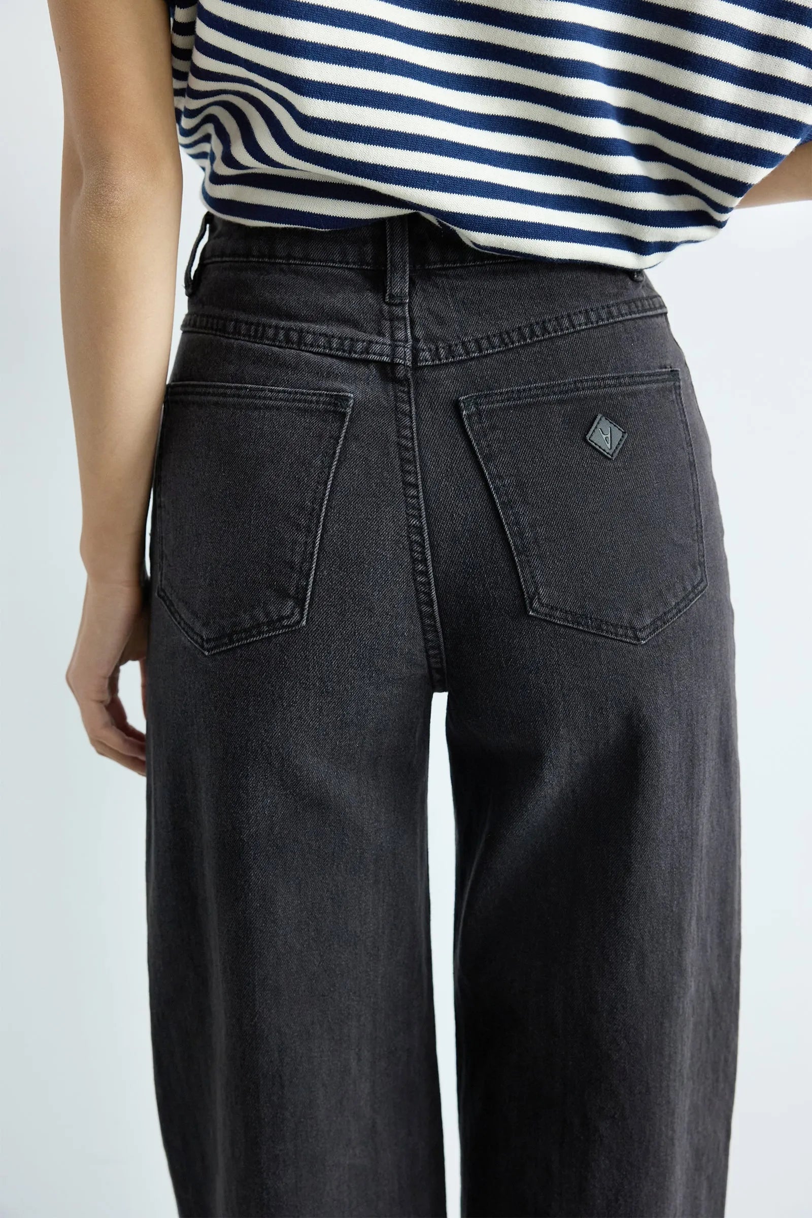 94 Wide Sophie Jeans - Washed Black