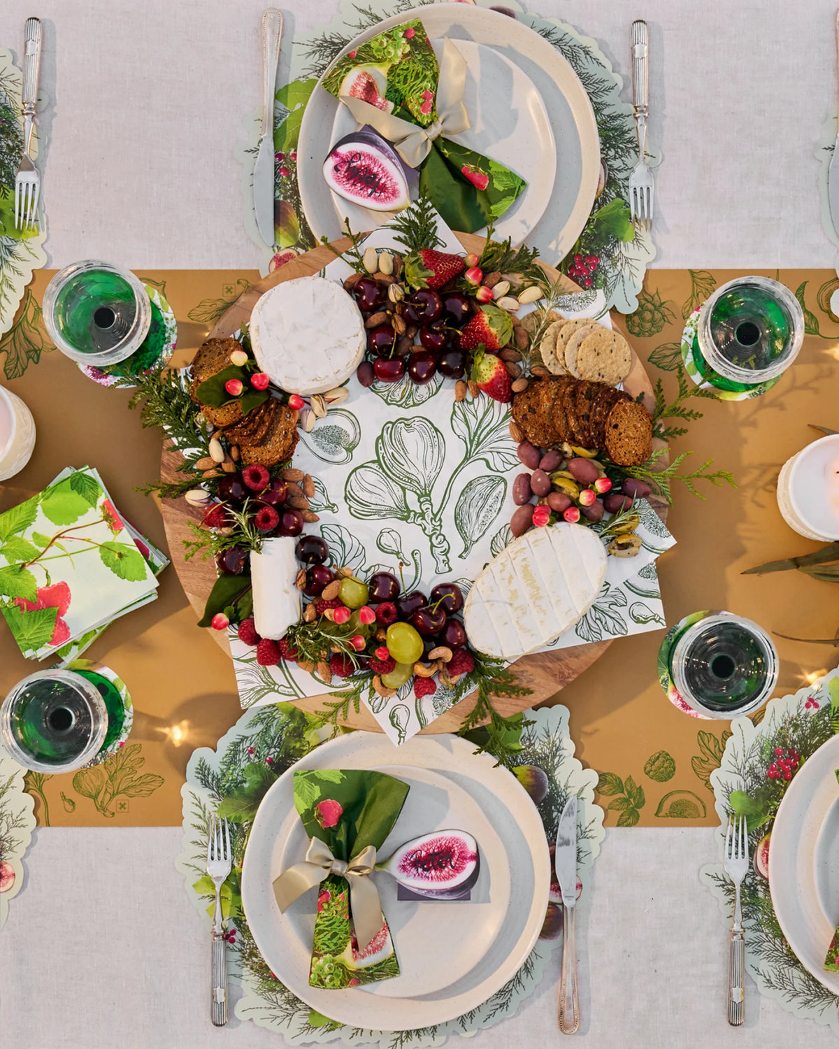 CIRCA -  Paper Table Runner - Christmas