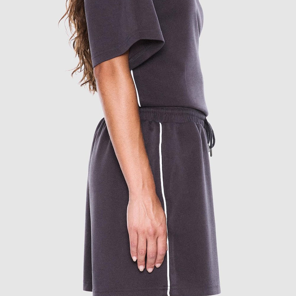 Sana Relaxed Short - Charcoal