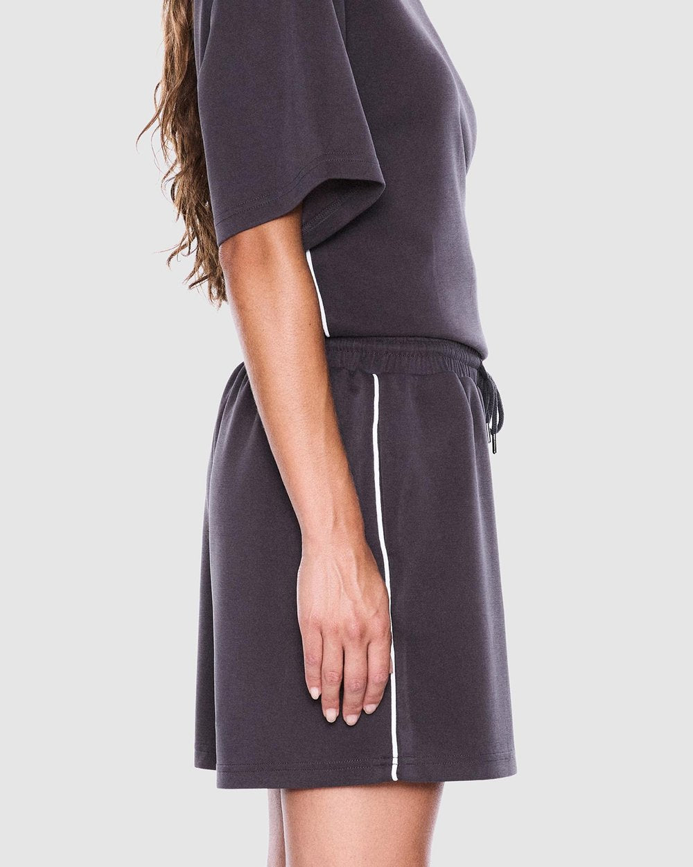 Sana Relaxed Short - Charcoal