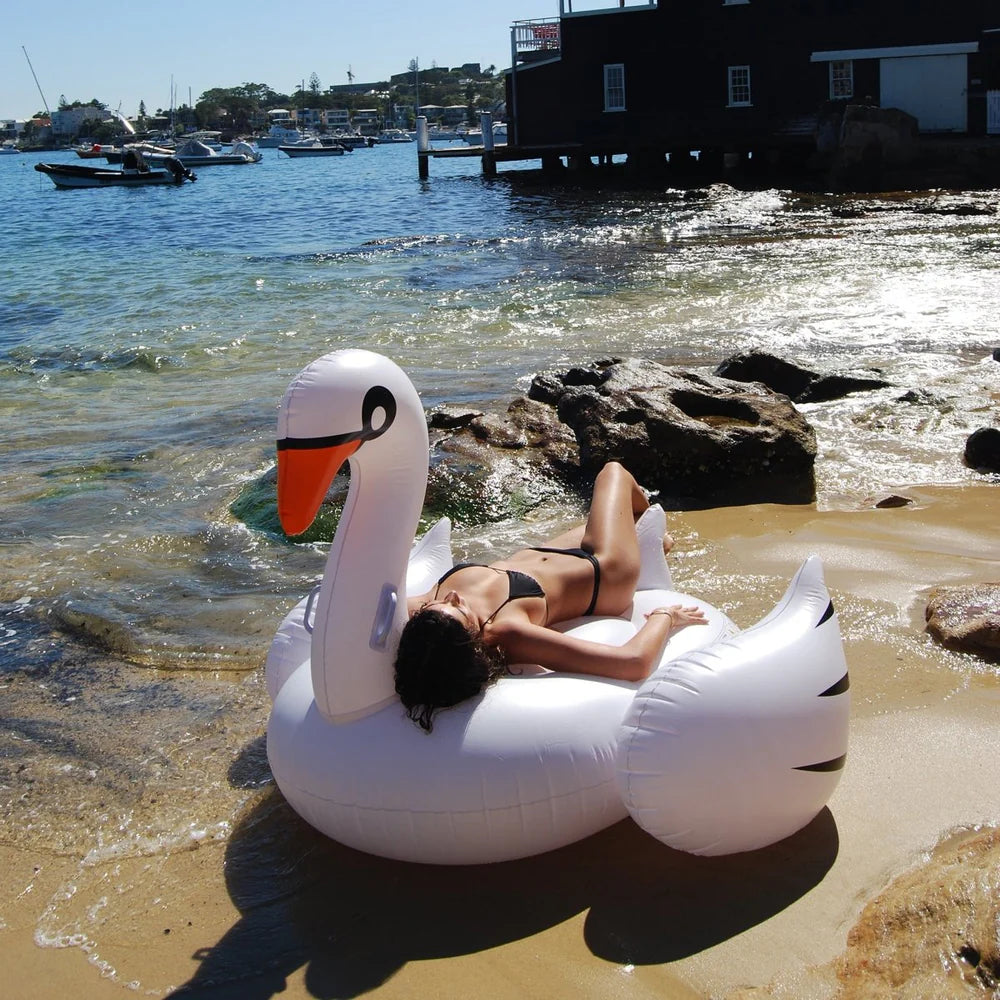 THE RESORT ORIGINAL LUXE RIDE-ON FLOAT SWAN